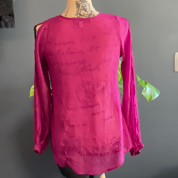 Lovers + Friends cold shoulder split sleeve top blouse - Picture 4 of 5